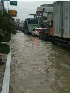Banjir Aeknabara , ketinggian air mencapai 180 cm Foto: Facebook 